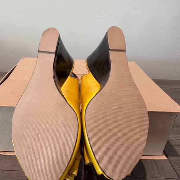 BNIB Joyfolie Women's Yellow Patent Leather Wedges - Picture 3 of 8